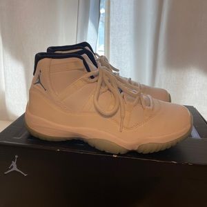 Jordan 11 Legend Blues